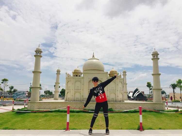 Lăng mộ Tāj Mahal ở Ấn Độ